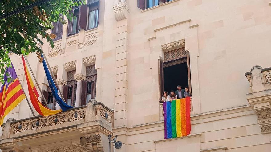 Cort organiza la verbena del Orgullo sin el apoyo de entidades LGTBI: "Van a eliminar la reivindicación para convertirlo en un tardeo turístico"