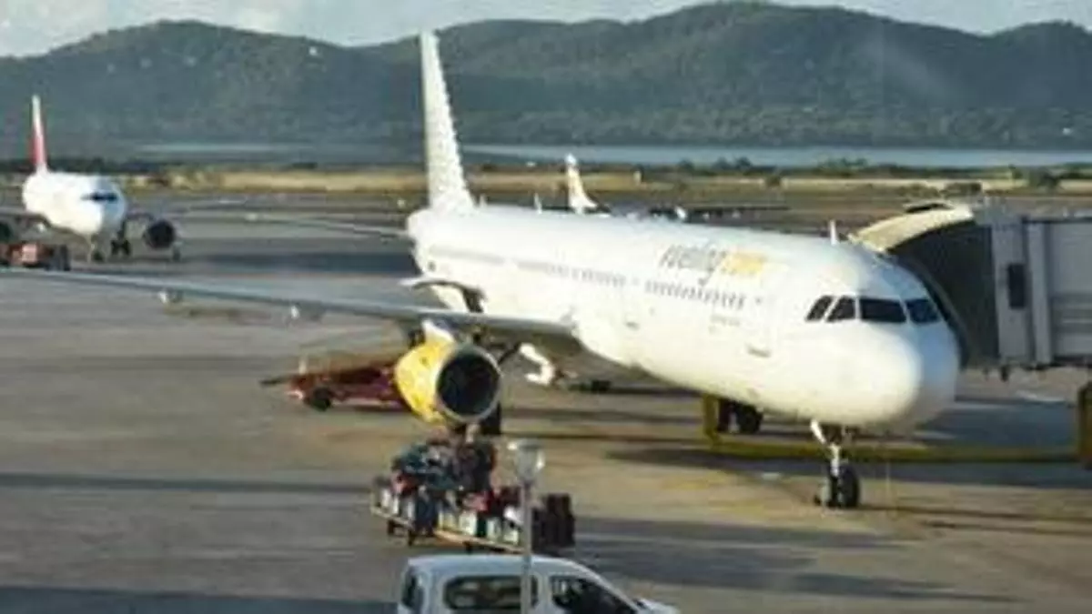 El aeropuerto de Ibiza gestiona en tres días casi mil aterrizajes y despegues