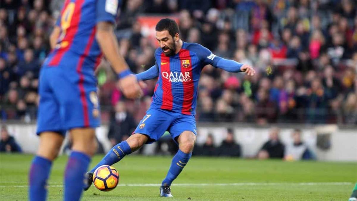 Arda Turan regresa a la medular por banda izquierda