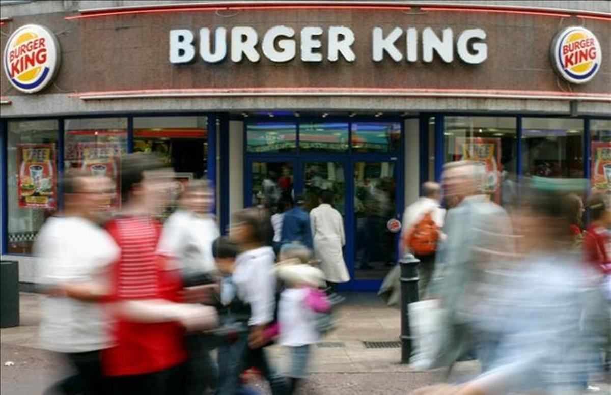 Un restaurant de la cadena de menjar ràpid Burger King. Un restaurant de la cadena de menjar ràpid Burger King.