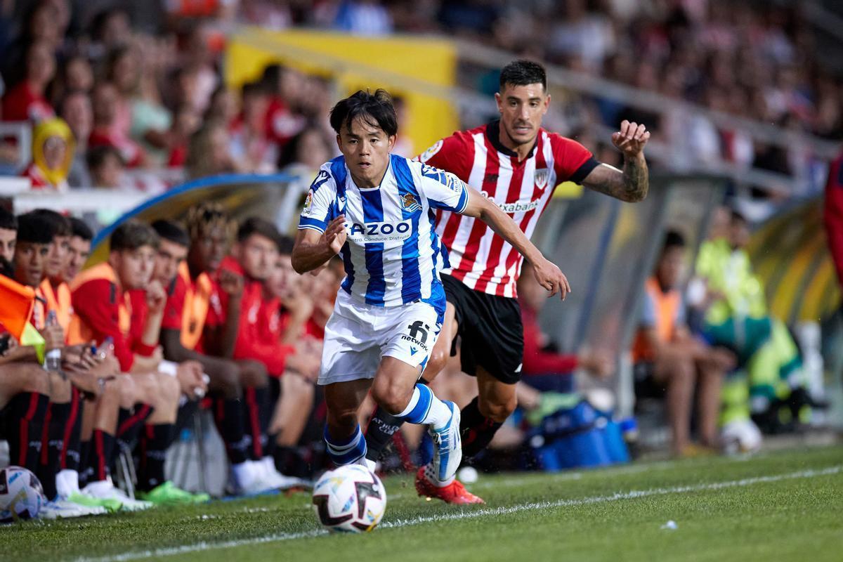 Take Kubo y Yuri Bechiche en un Real Sociedad-Athletic.