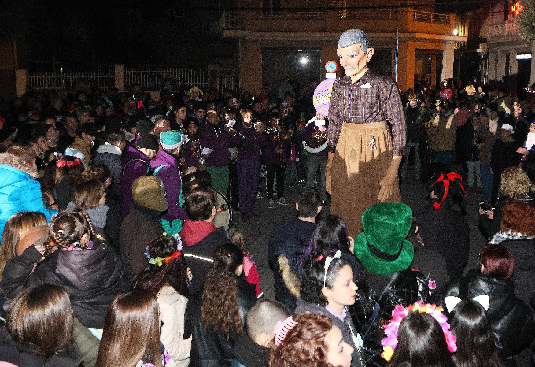 Sallent es desferma amb una rebuda gegantina entre focs d’artifici