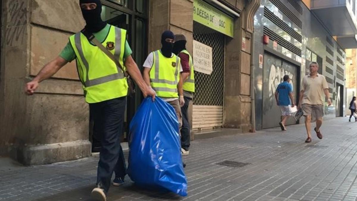 fsendra34846012 los mossos d esquadra han detenido a siete hombres de origen160728174001