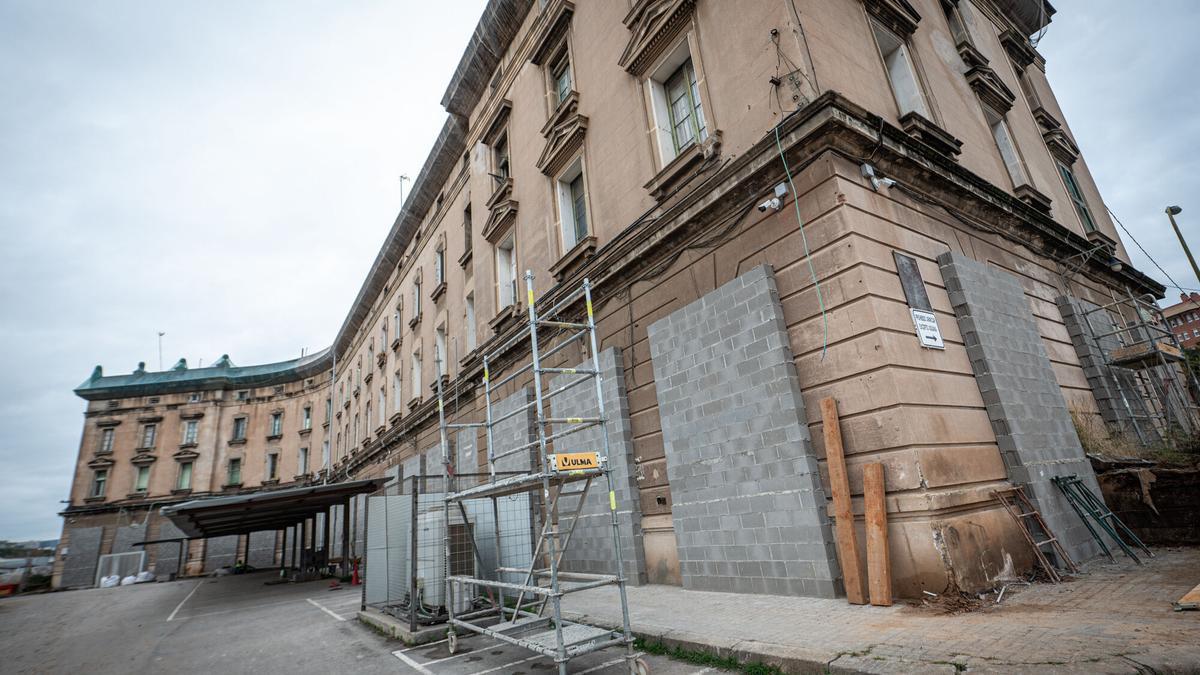 L'antiga estació de mercaderies de la Sagrera ja està buida i tapiada