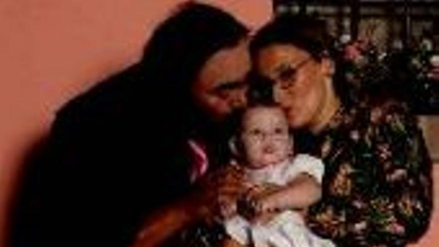 El tenor italiano Luciano Pavarotti bautiza a su hija Alicia