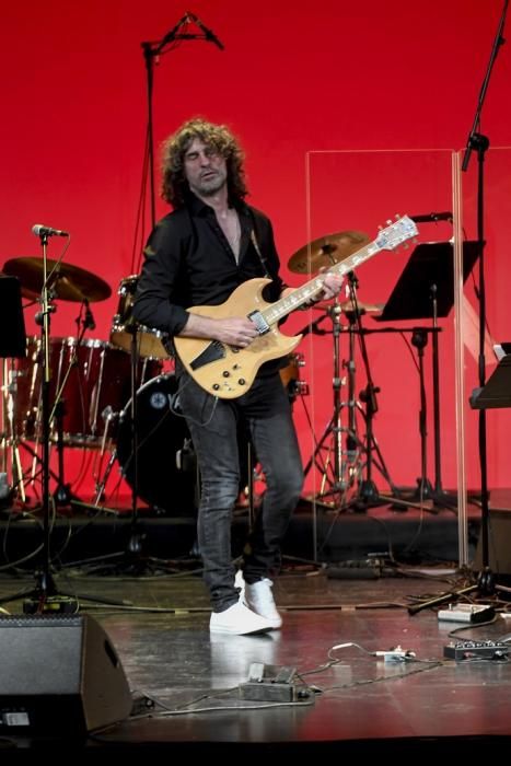 20-04-19 GENTE Y CULTURA. AUDITORIO ALFREDO KRAUS. LAS PALMAS DE GRAN CANARIA. Concierto Bach Rock. Clausura del International Bach Festival 2019 con un concierto de la orquesta del festival y el guitarrista Iñaki Antón, de Extremoduro  | 20/04/2019 | Fotógrafo: Juan Carlos Castro