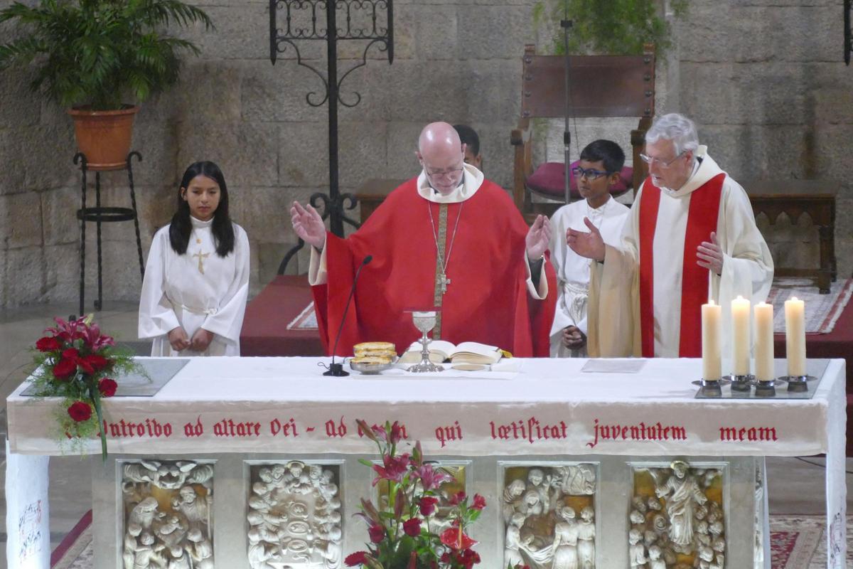 EN IMATGES | El bisbe de Girona Octavi Vilà presideix l'ofici de Santa Creu a l'Església de Sant Pere de Figueres EN IMATGES | El bisbe de Girona Octavi Vilà presideix l'ofici de Santa Creu a l'Església de Sant Pere de Figueres