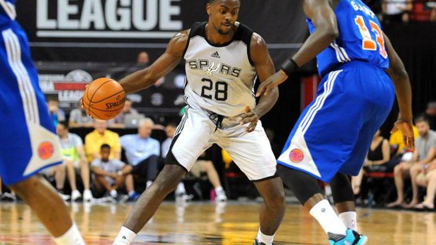 Livio Jean-Charles, con la camiseta de los Spurs.