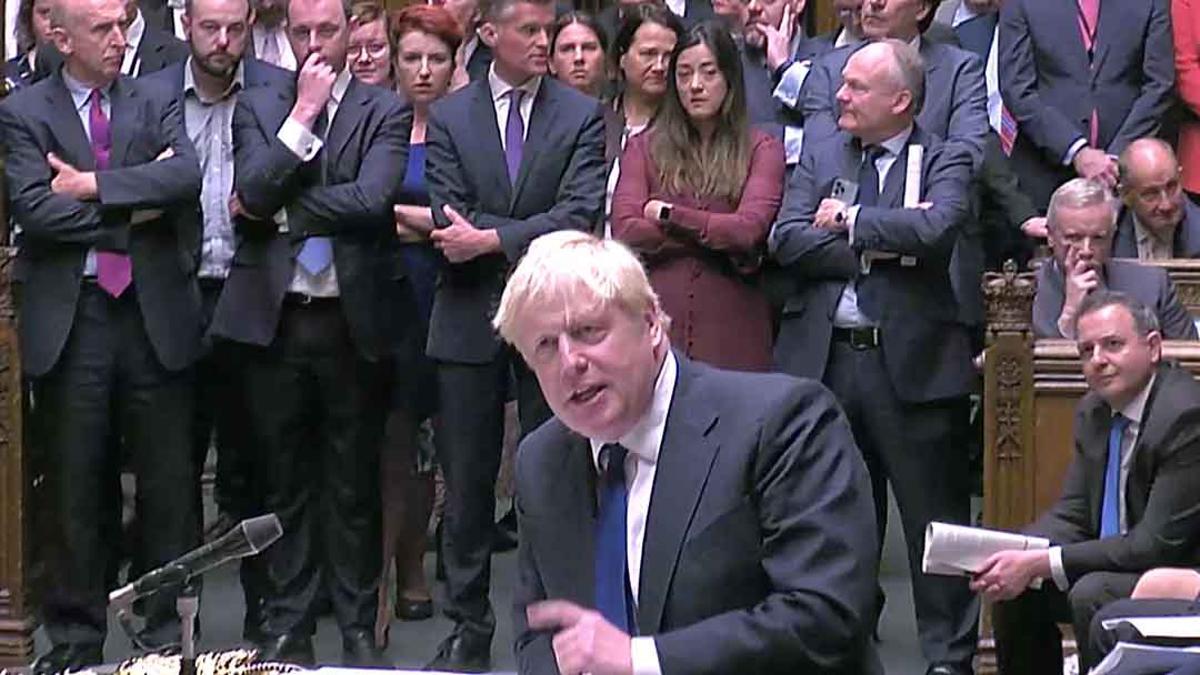 Crisis en el gobierno de Boris Johnson: Dimiten 14 diputados en menos de 24h