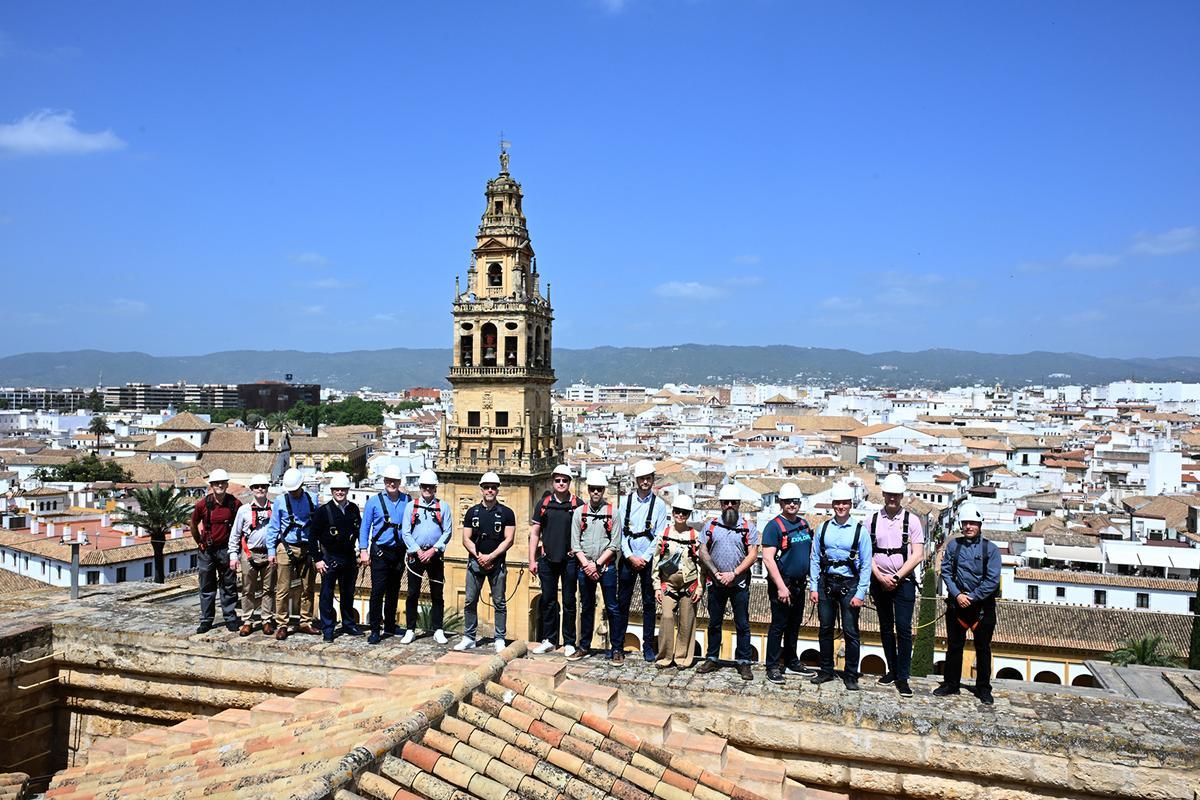 Directivos de Marioff visitan las cubiertas de la Mezquita-Catedral.