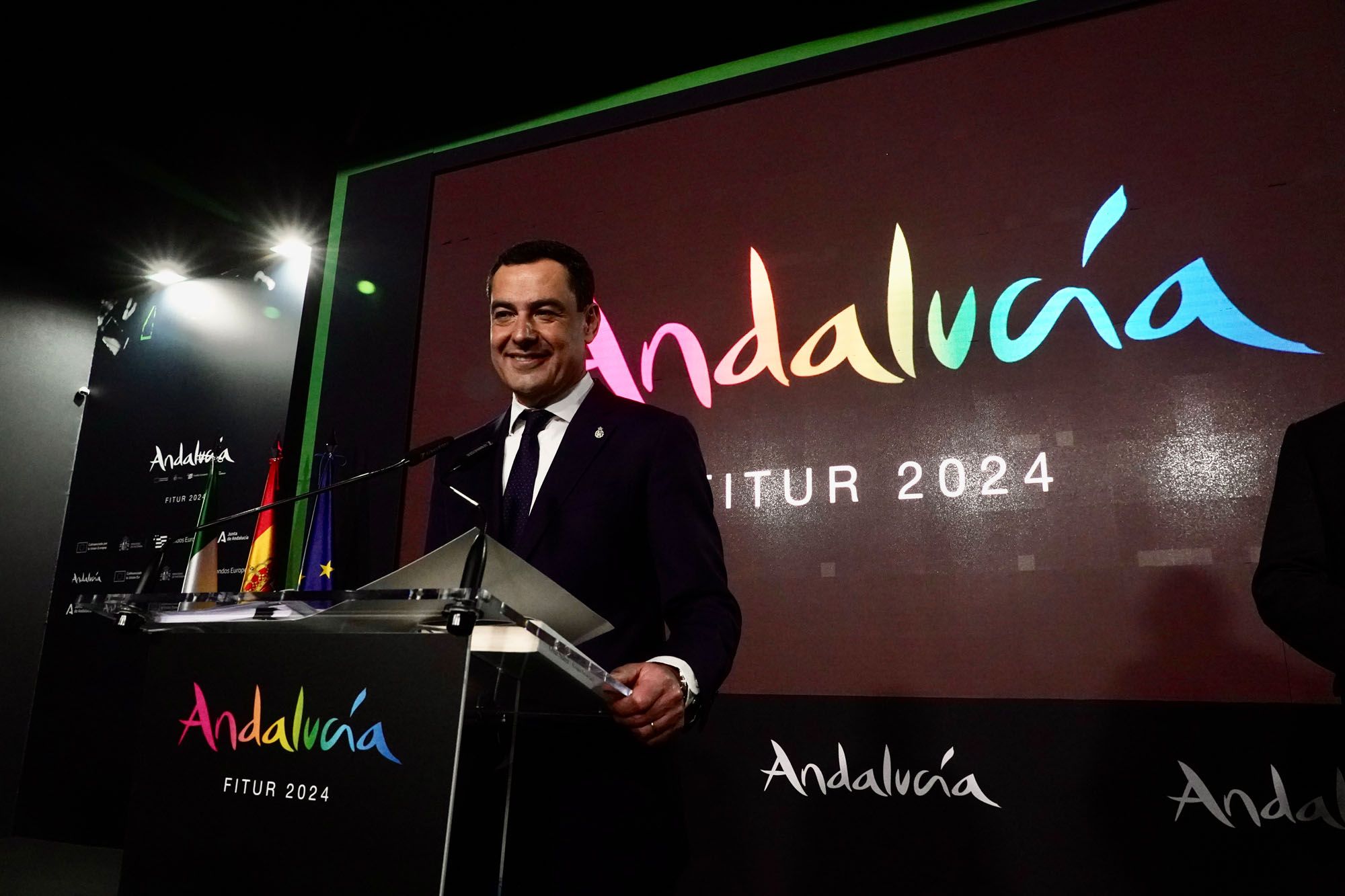 Juanma Moreno, en la jornada inaugural del stand de Andalucía en Fitur 2024.