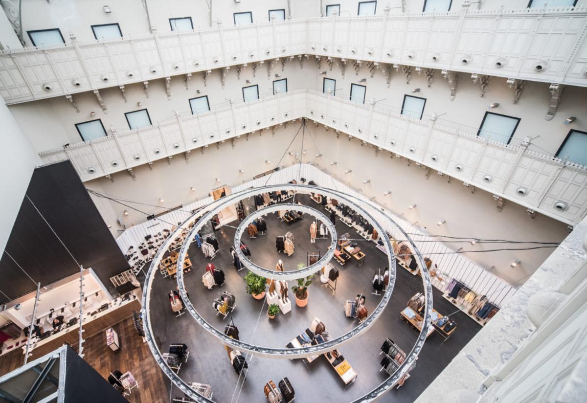Rehabilitación del edificio del siglo XVIII en el que actualmente se encuentra una tienda de ropa