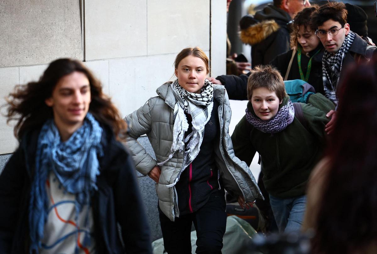 Greta Thunberg llega a su juicio en Londres