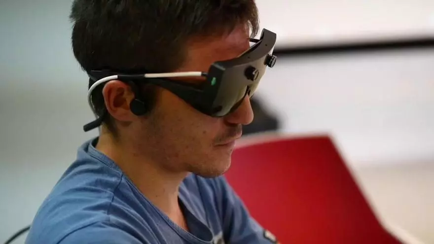 Así son las gafas que permiten a los ciegos 'ver' con el oído