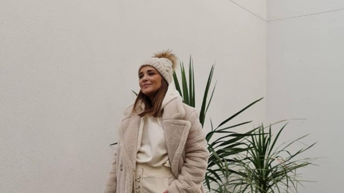 El look de Paula Echevarría con abrigo largo de borreguito de Primark