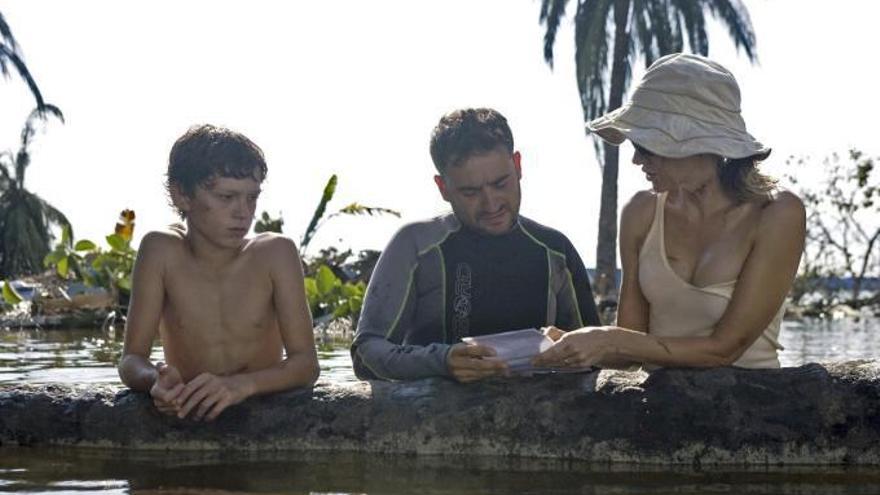 Tom Holland, Juan Antonio Bayona y Naomi Watts en el tanque acuático de Ciudad de la Luz | INFORMACIÓN