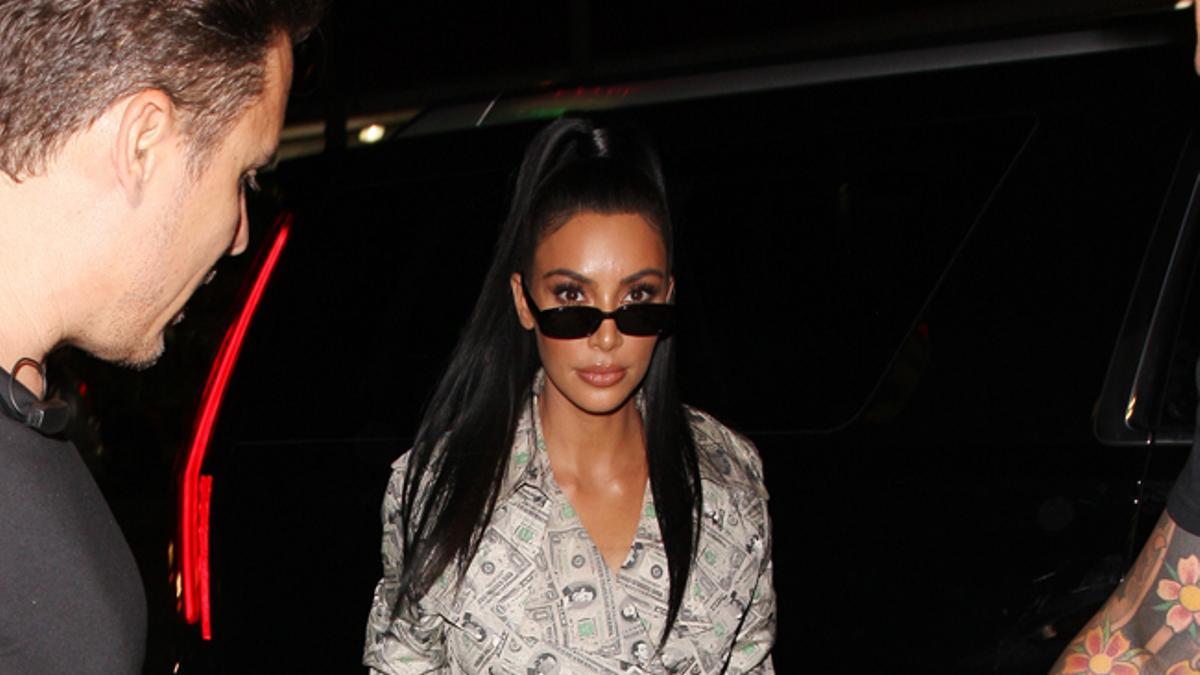 El look más rocambolesco y vintage de Kim Kardashian