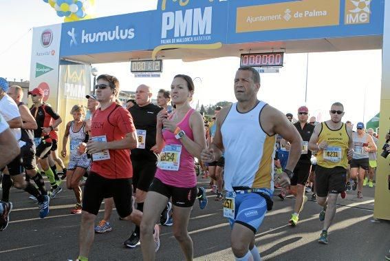 Start der Läufer beim Palma de Mallorca Marathon