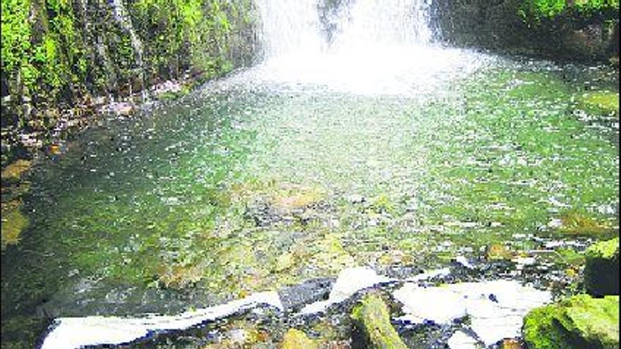 Las cascadas de Oneta,  en Villayón: de rincón  con encanto a vertedero