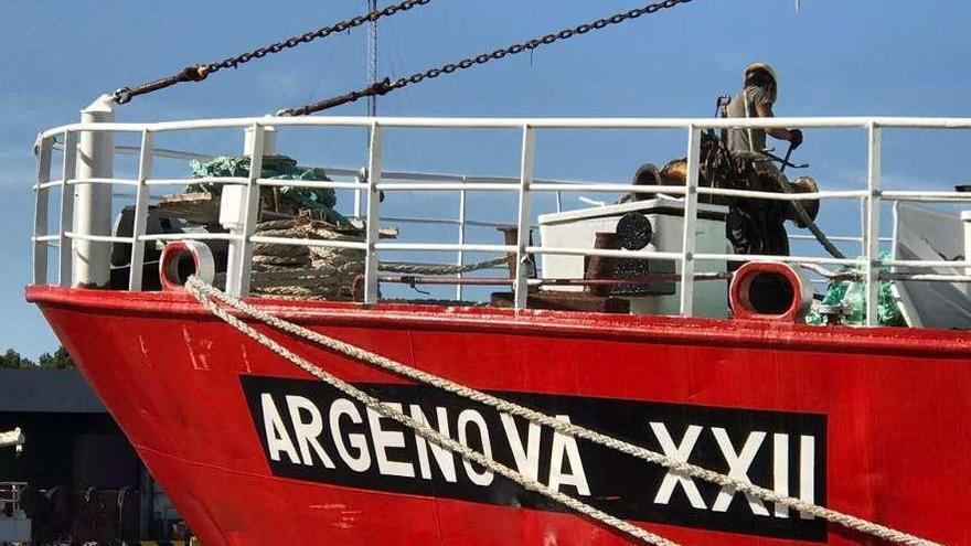 Tareas de mantenimiento en el &quot;Argenova XXII&quot;. // @gleznacho