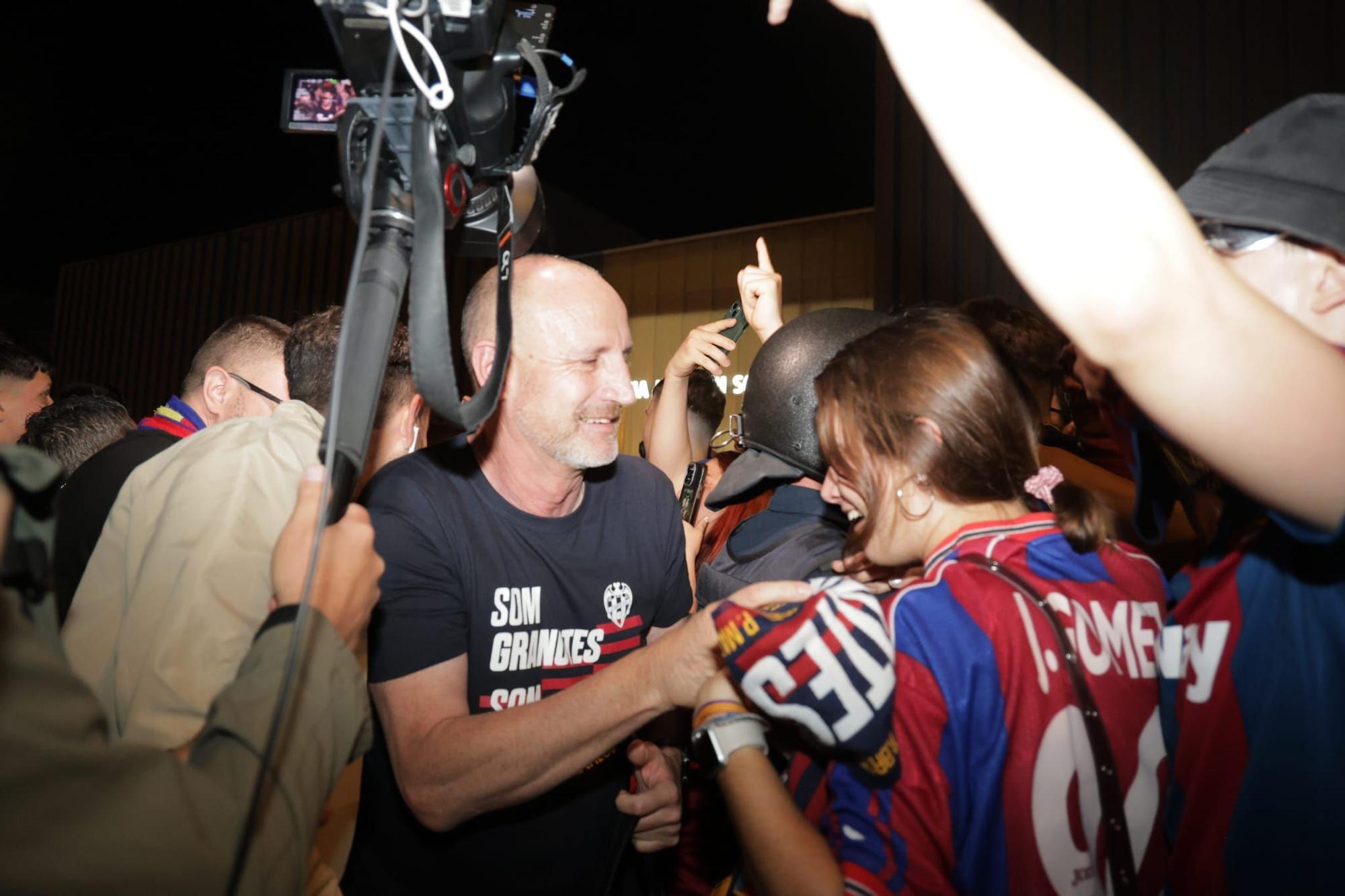 El Levante Ud llega a València tras conseguir el ascenso en Burgos