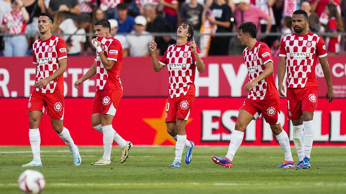 Bryan Gil celebra tras anotar el primer gol durante el partido de la jornada 3 de LaLiga EA Sports, entre el Girona FC y el CA Osasuna