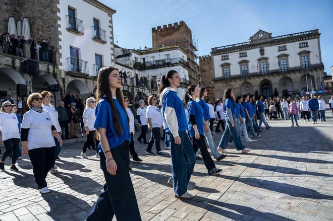 Galería | Así fue el 'flashmob' de la Capitalidad de Cáceres