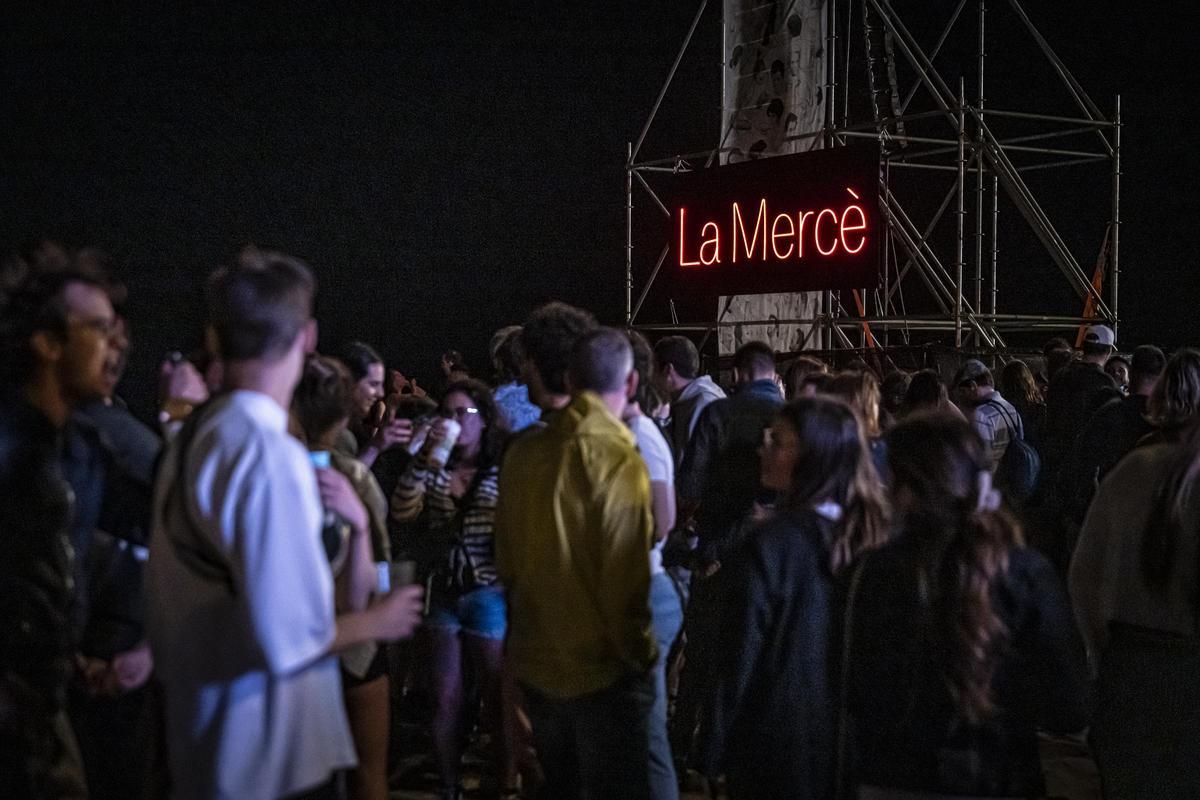 Los alrededores del escenario durante el concierto de Fotonot de ginestà