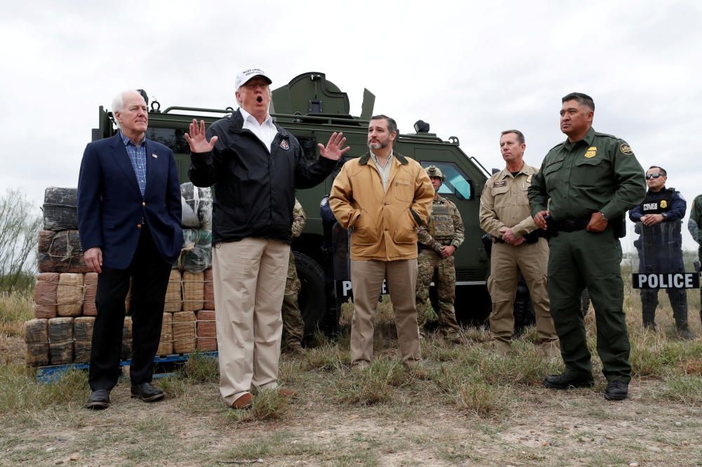 U.S. President Trump visits U.S.-Mexico border ...
