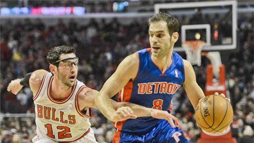 Calderón logró 11 puntos, aunque su equipo perdió ante los Bulls