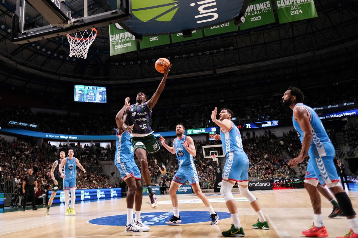 El Unicaja celebra la última victoria del año ante el Breogán