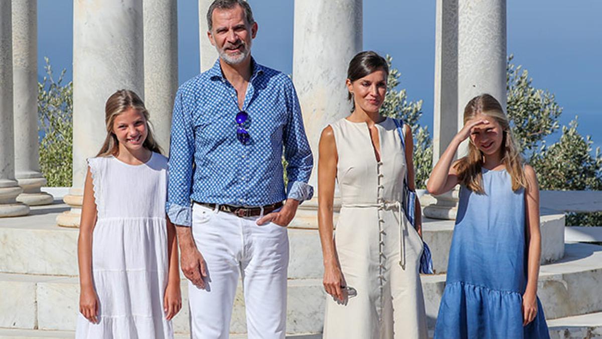 Letizia Ortiz, el Rey y sus hijas en el museo Son Marroig de Mallorca