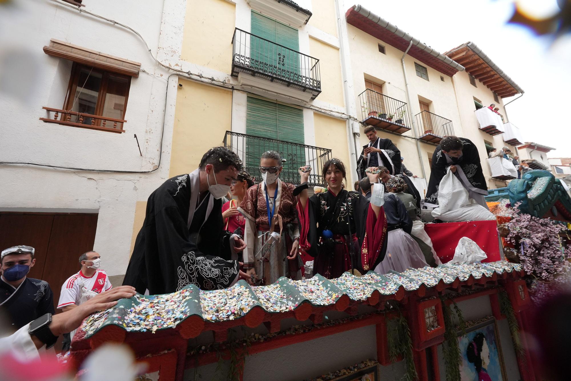 Búscate en el desfile de carrozas y disfraces de l'Anunci de Morella