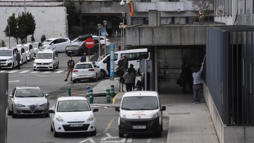 Pacientes de oncología lamentan los atrasos en los TAC en el hospital de A Coruña