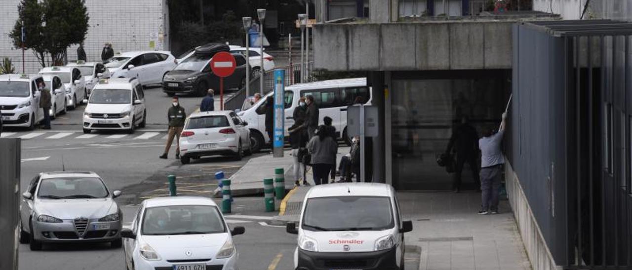 Accesos al hospital de A Coruña | .  // CARLOS PARDELLAS