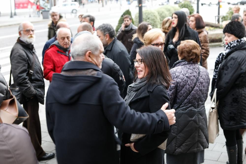 Multitudinaria despedida a Julio Puente