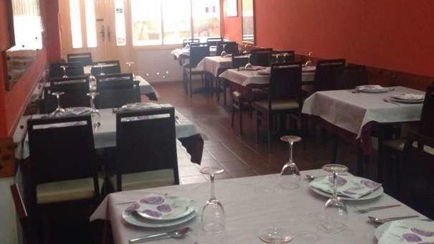 Salón comedor del restaurante situado en Pondal 1.