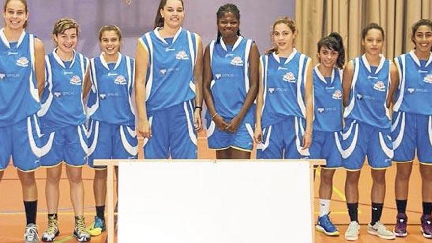 Equipo del Can Cantó, campeón de la Liga cadete 2015-16 con Maika González, Iriña Viñals y Vicky Parra.