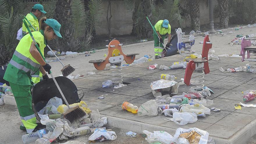 El Ayuntamiento repara un centenar de contenedores de basura en la ciudad