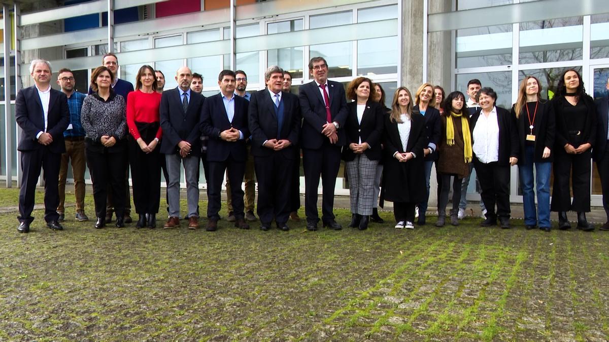 El ministro José Luis Escrivá visita al Centro de Investigación TIC de A Coruña