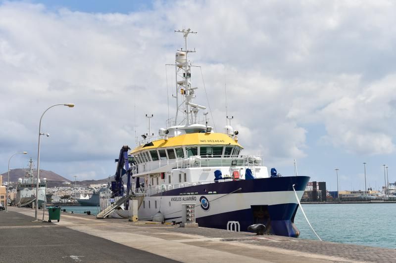 26-05-2018 LAS PALMAS DE GRAN CANARIA. El buque de Investigación Oceanográfica Hespérides entrega las muestra científicas traidas de la Antártida al buque oceanográfico Ángeles Alvariño, en la Base Naval de Las Palmas. Fotógrafo: ANDRES CRUZ  | 26/05/2018 | Fotógrafo: Andrés Cruz