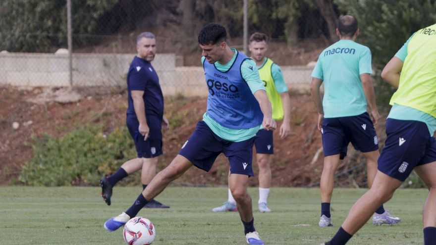Arturo Molina, en un entrenamiento con el FC Cartagena.