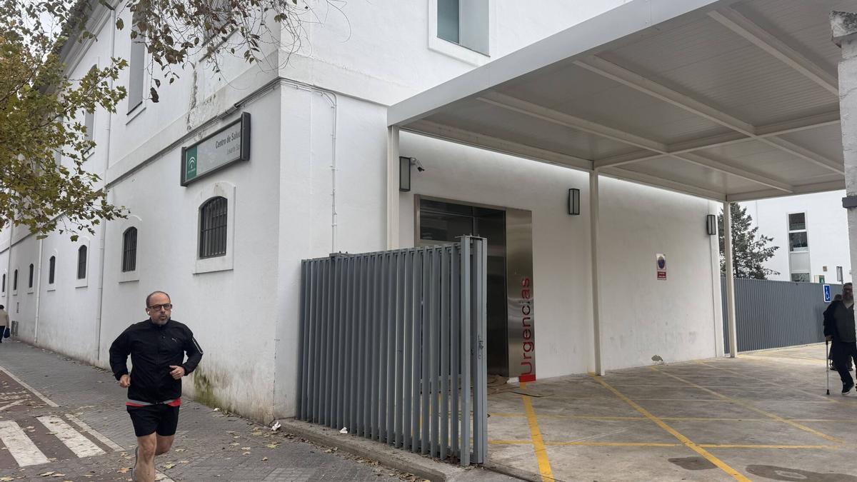 Puerta de urgencias del centro de salud Levante Sur.