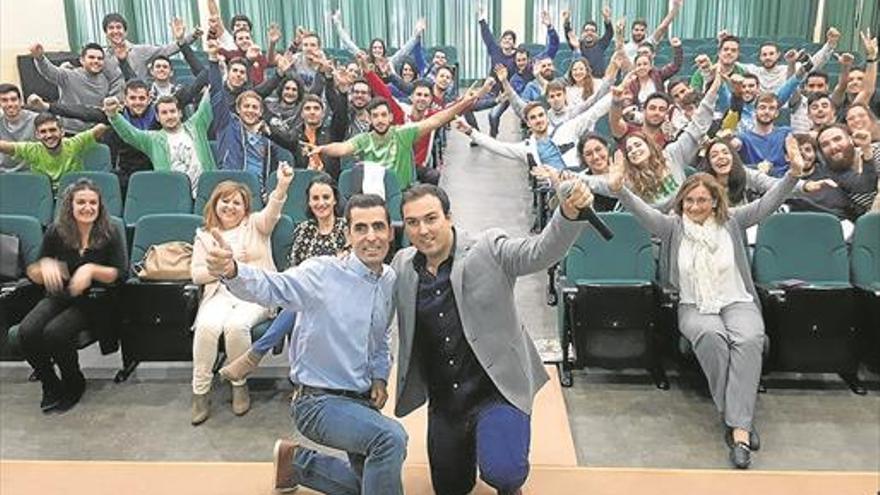 Enrique floriano, con los alumnos de la uex