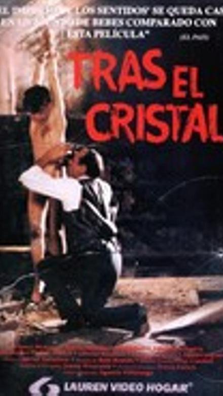 Tras el cristal