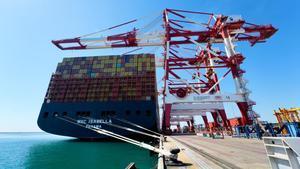 Nuevas grúas del Puerto de Barcelona