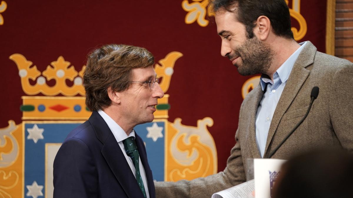 José Luis Martínez Almeida y el ministro de Economía, Carlos Cuerpo, el día que lanzaron la candidatura juntos en 2022.