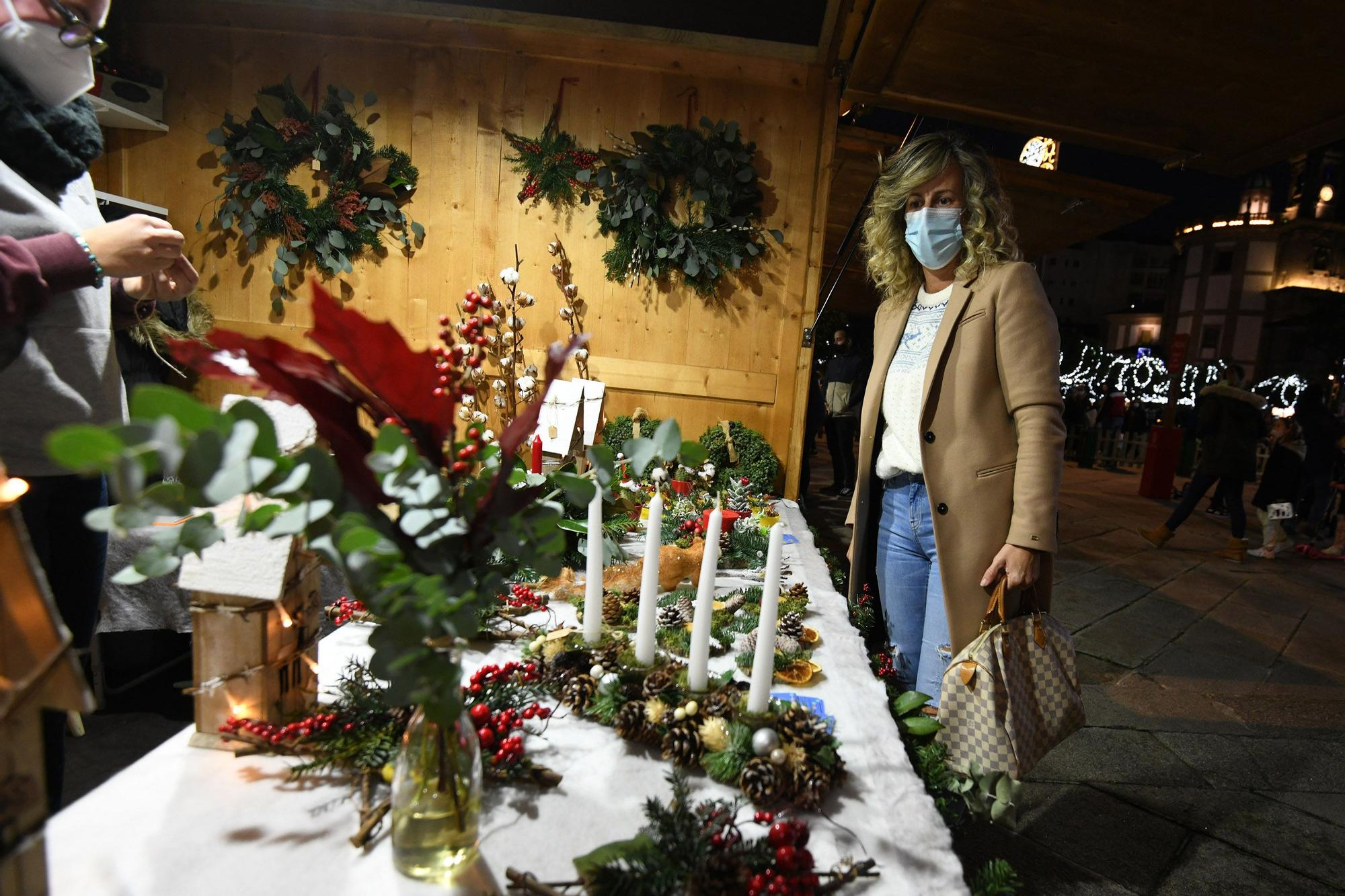 El poblado navideño llena de luz y color A Ferrería