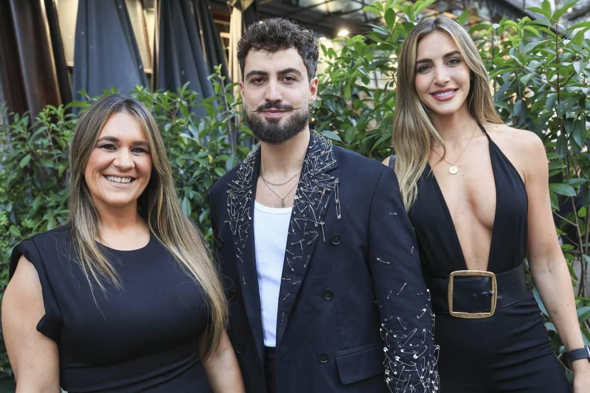 Joshua, Laura Cuevas y Nieves Bolós han acudido a la celebración del cumpleaños del estilista