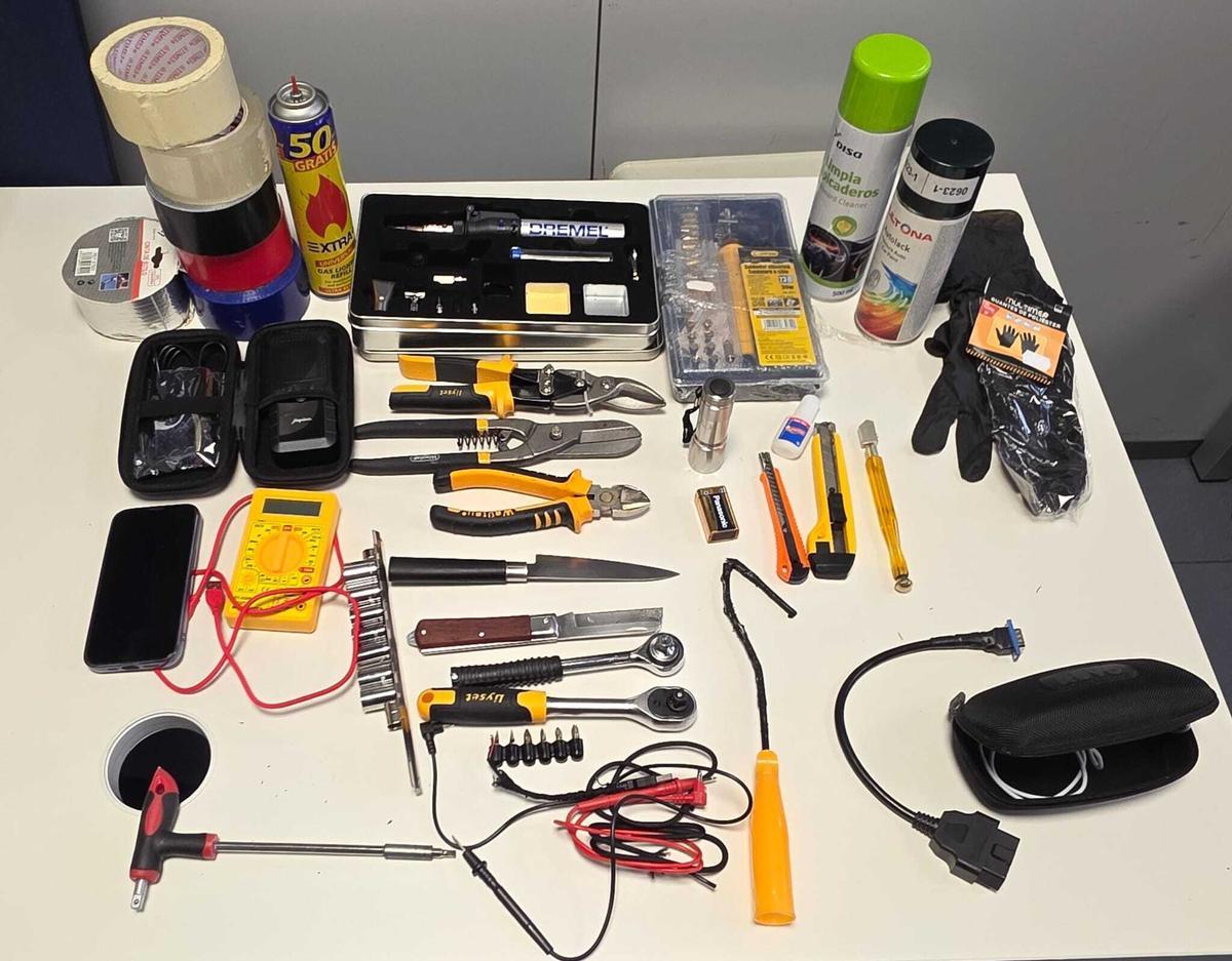 Les eines requisades per la policia al detingut de Calonge.